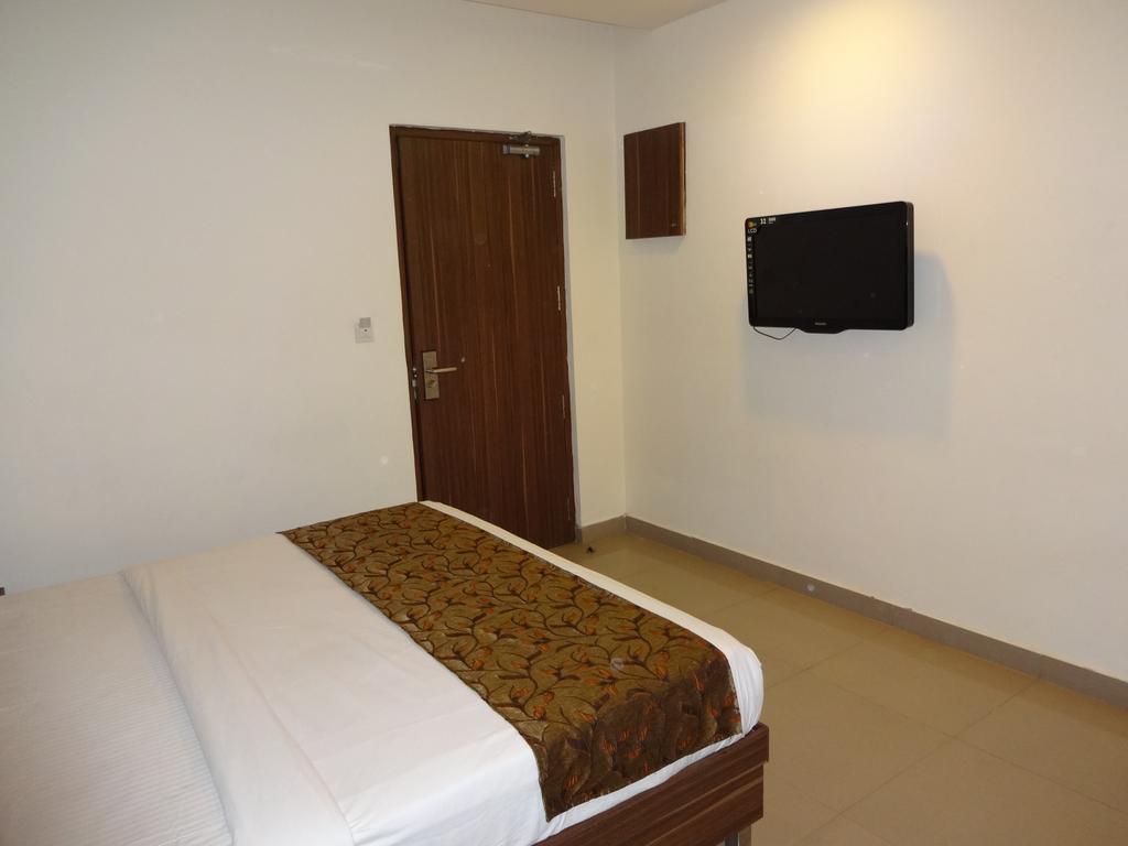 Continental Park Hotel Vijayawada Exterior photo